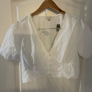 Elegant White Buttoned Blouse